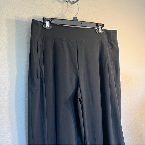 Athleta Brooklyn Heights high rise pleated wide leg pant black 14 petite - Picture 8 of 15